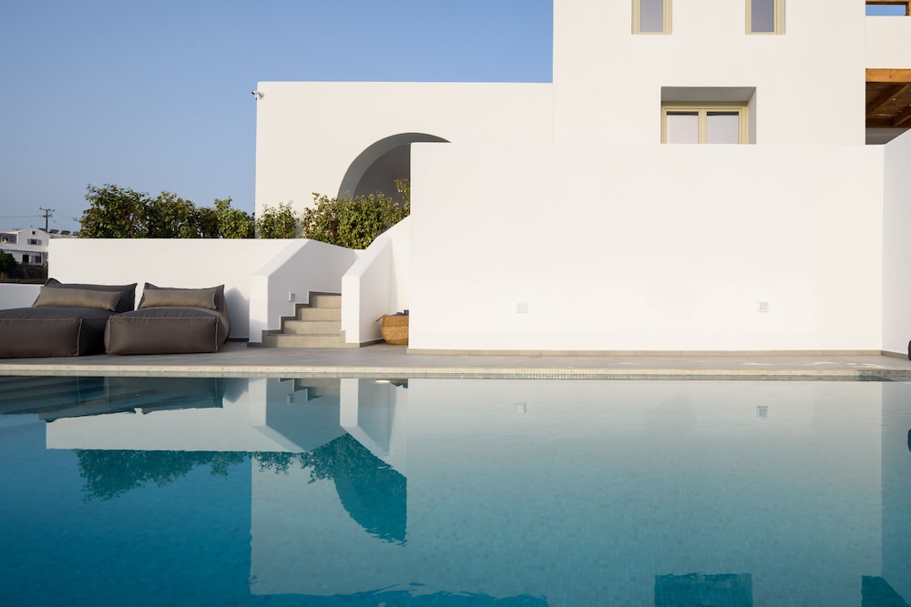 Este Luxury Suites 68/78