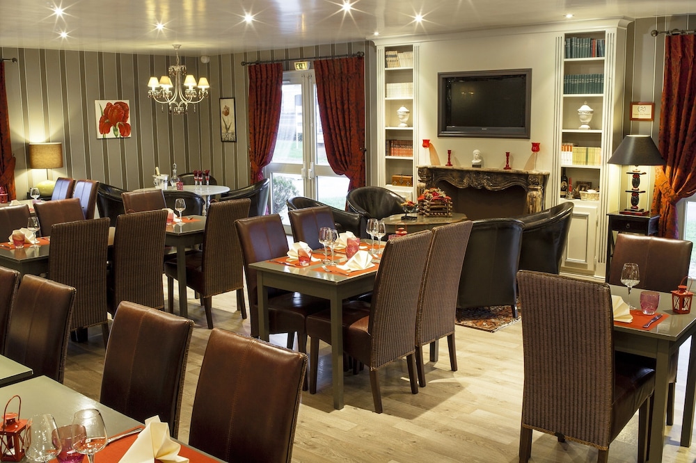 Le Cottage Hotel 24/27