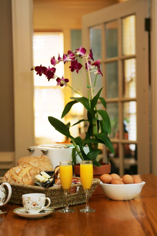 Williamsburg Manor B&amp;B 34/50
