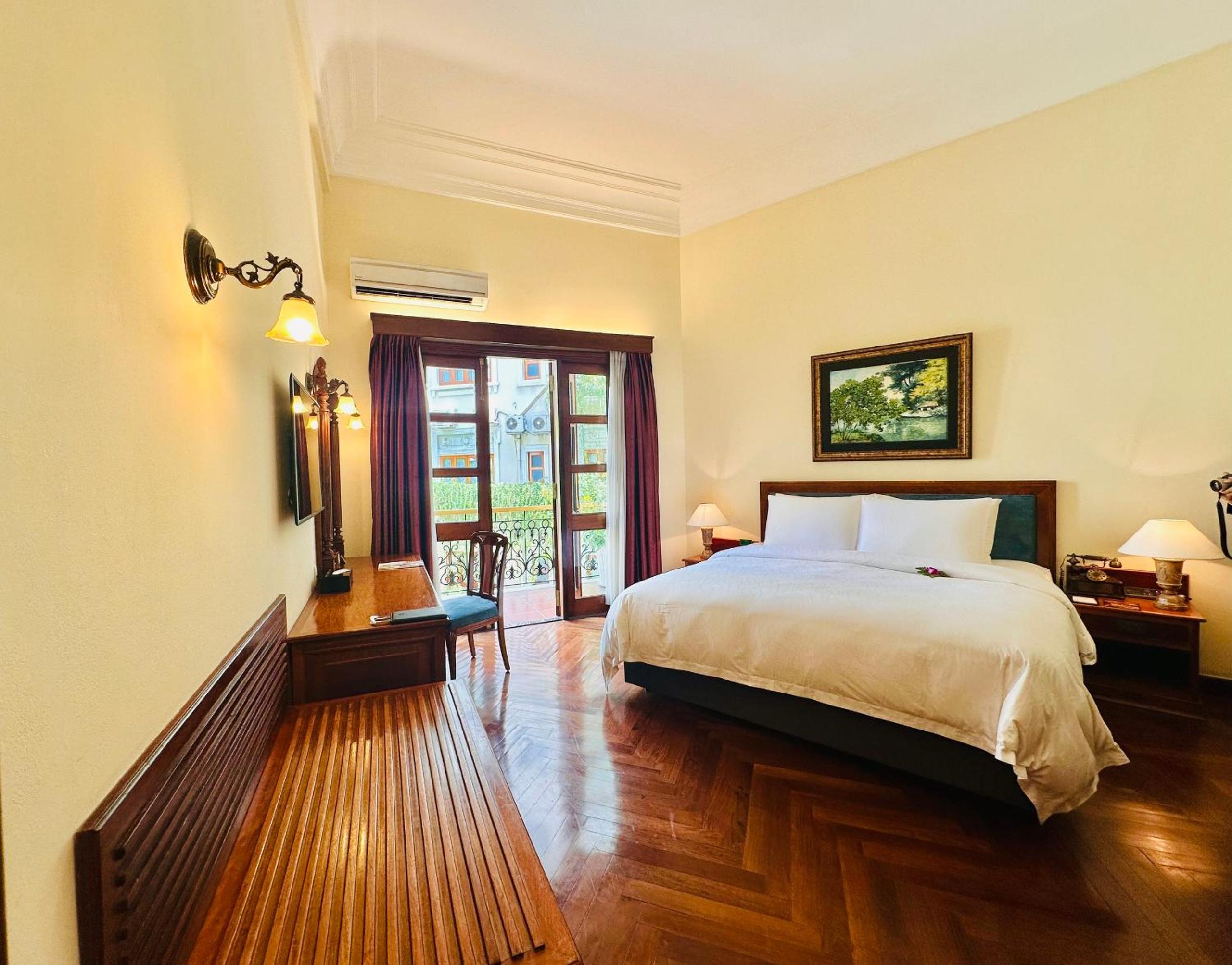 Pool, Colonial, Deluxe, Double or Twin Bed