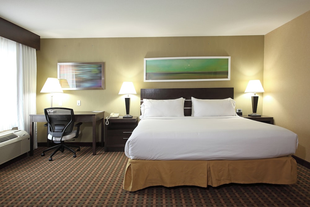 Suite, King Bed, Sofa, Jetted Tub