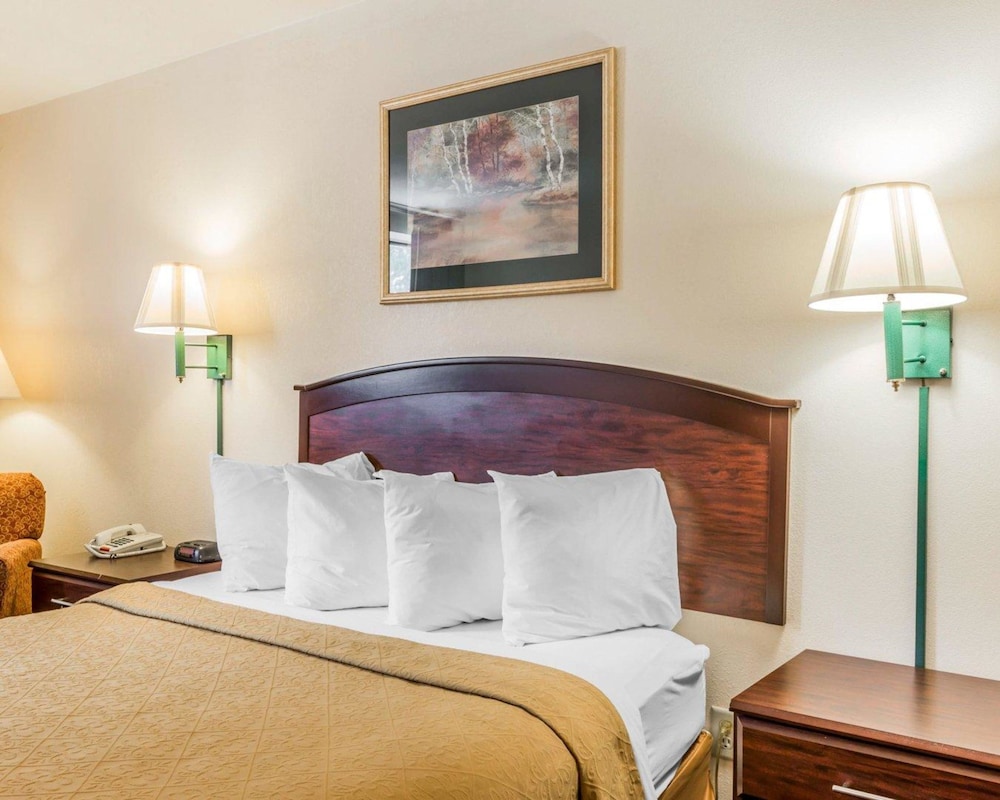 Quality Inn Pell City I-20 exit 158 18/37