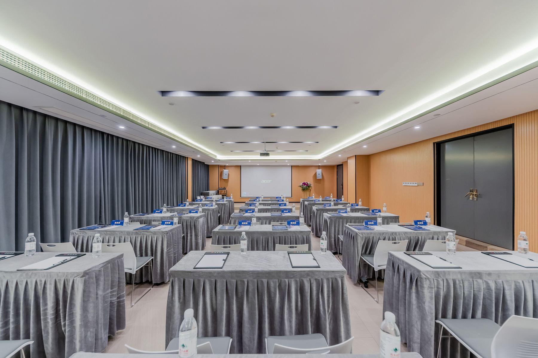 Home Inn Plus (Hangzhou West Lake lakeside Wushan Plaza Hefang Street store) 35/40