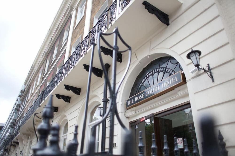 ROSE COURT HOTEL 4/49