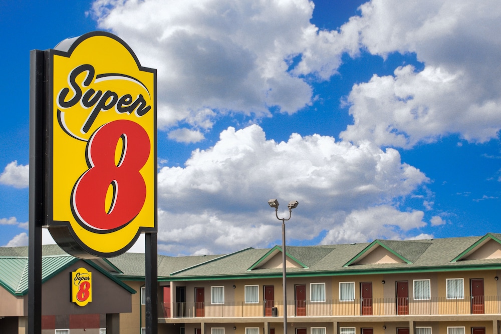 Super 8 By Wyndham Fox Creek 15/18
