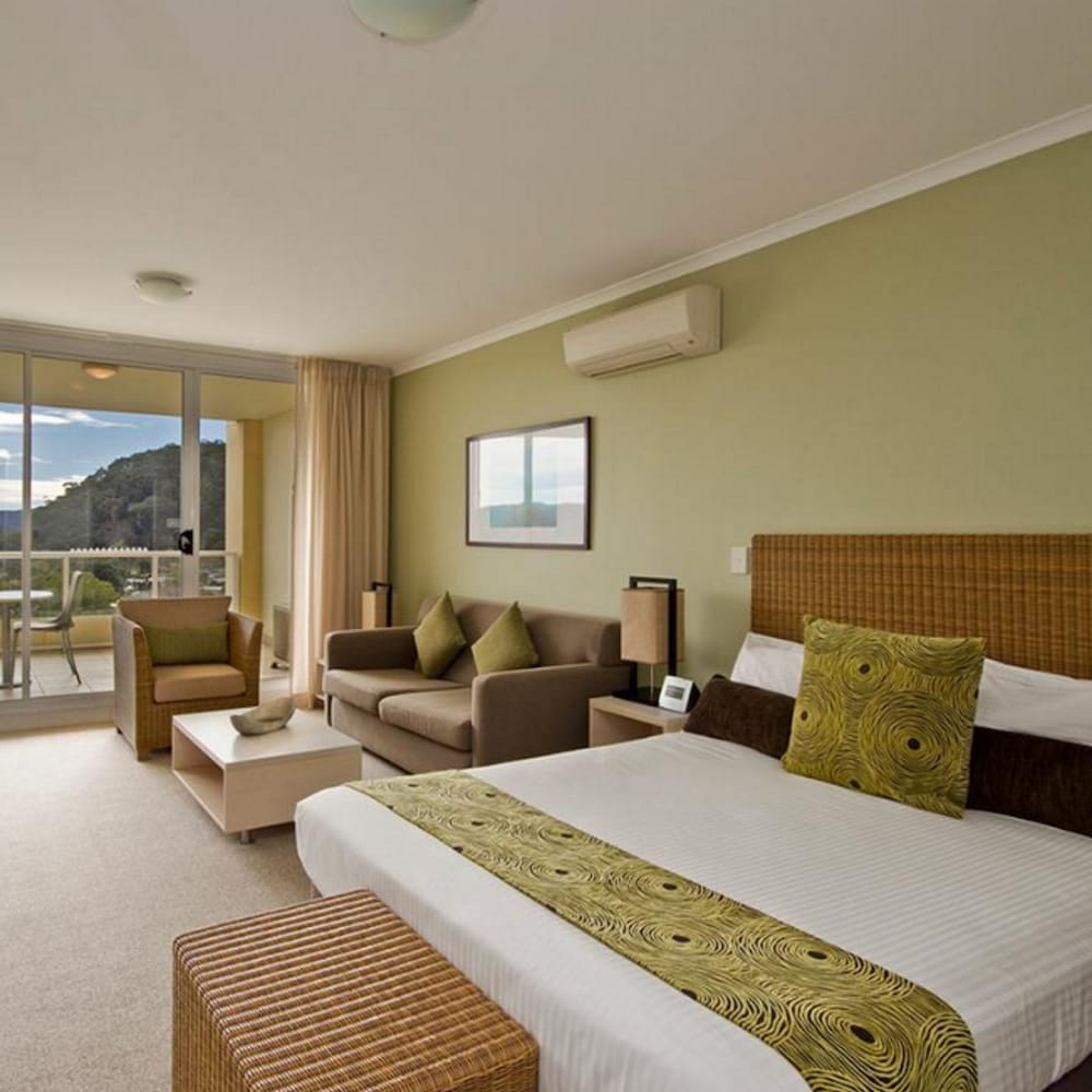 1 Bedroom, Deluxe, Suite, King Bed, Pool and Ocean View