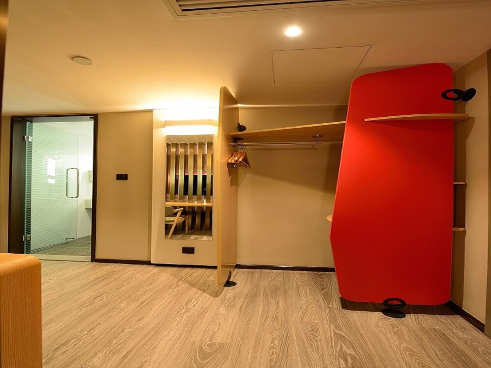 IBIS Shanghai New Hongqiao Hotel 48/68