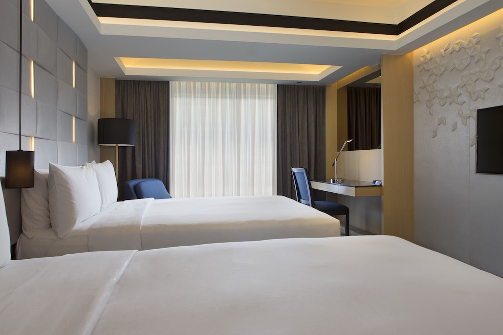 ROOM, TWIN BEDS, CITY VIEW