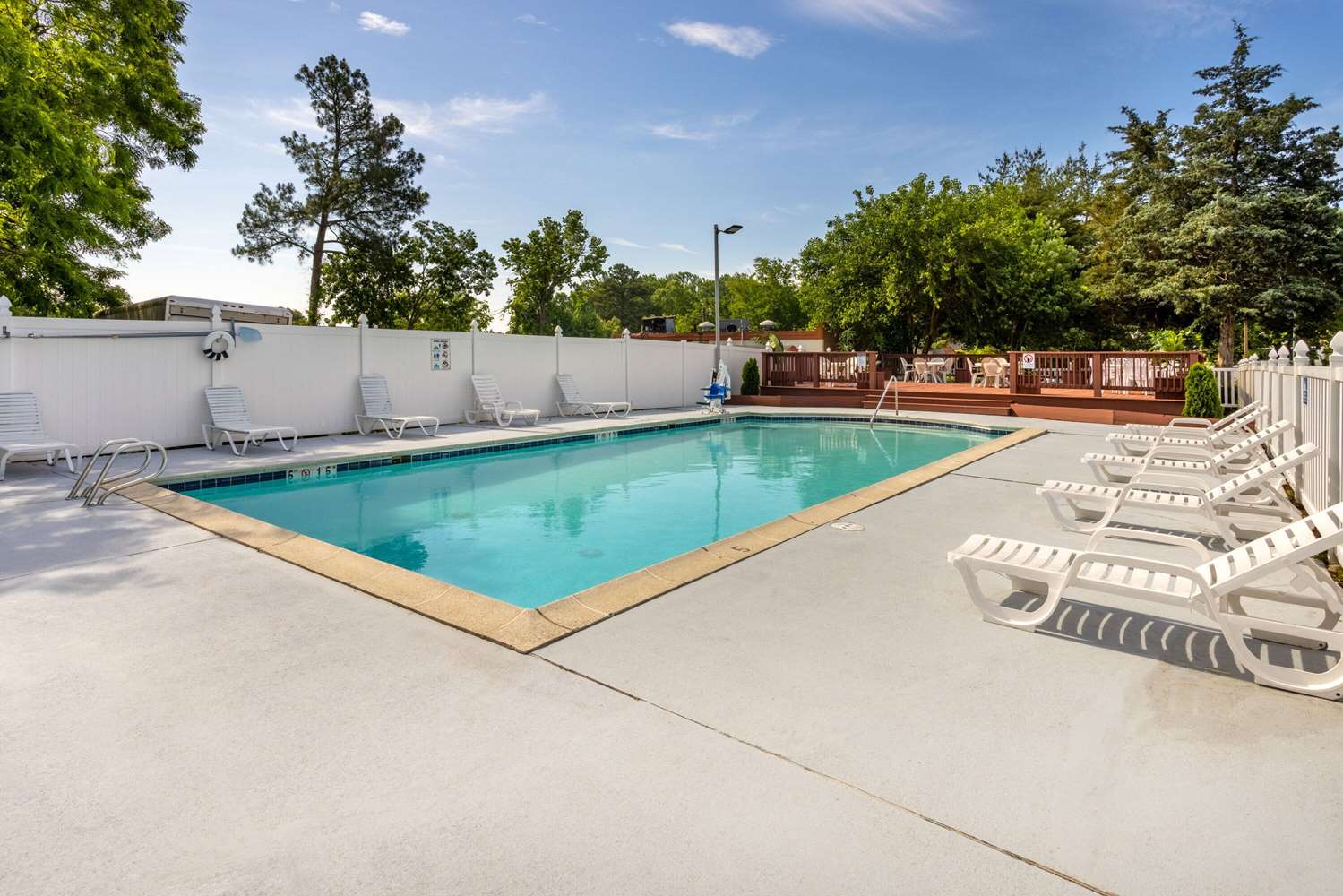 Super 8 by Wyndham Williamsburg/Historic Area 22/26