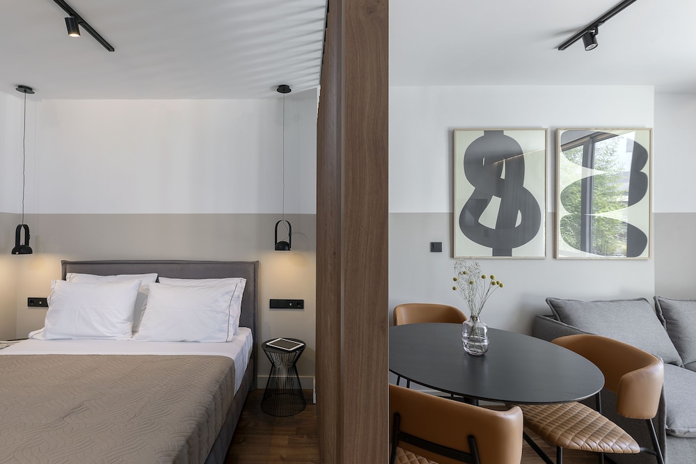 The Athenians Art Apartments 12/50