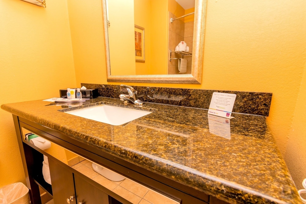 Spark By Hilton Pearland 17/37