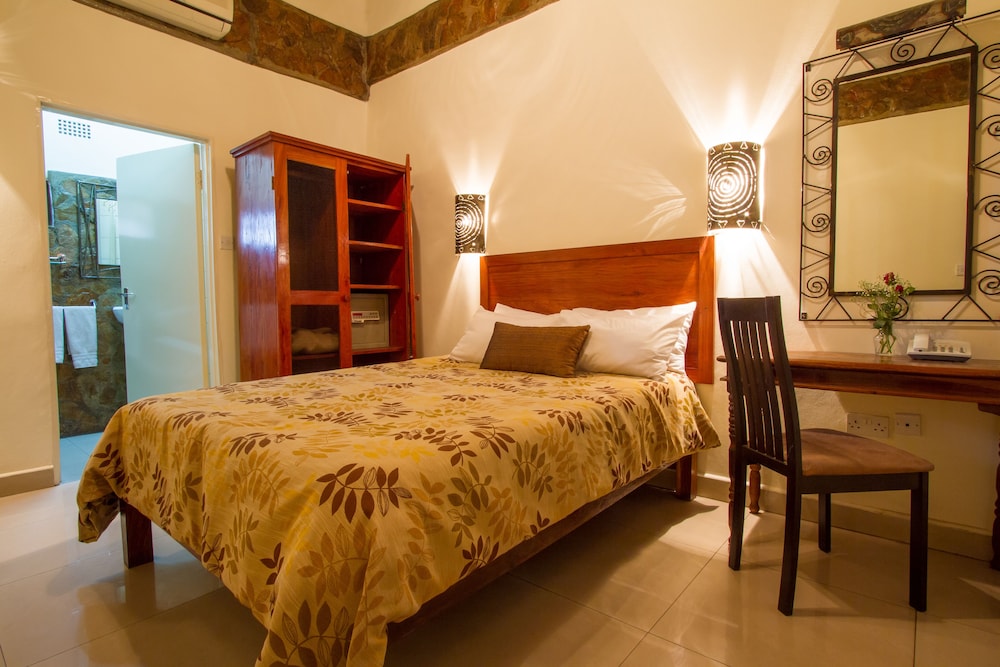 Ngolide Lodge 11/45