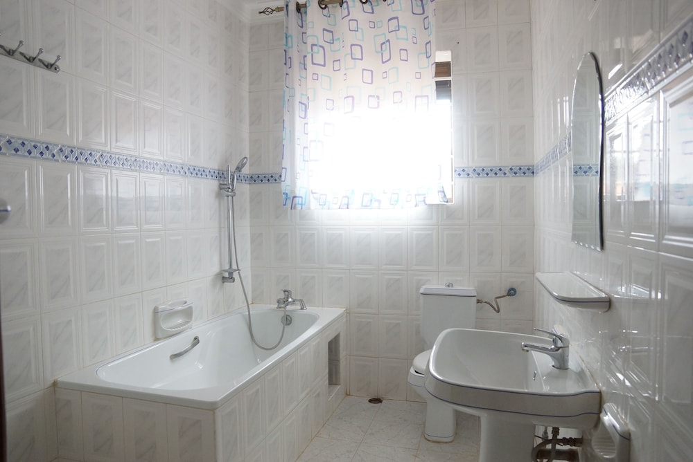 Cosmil Executive Suites 26/29