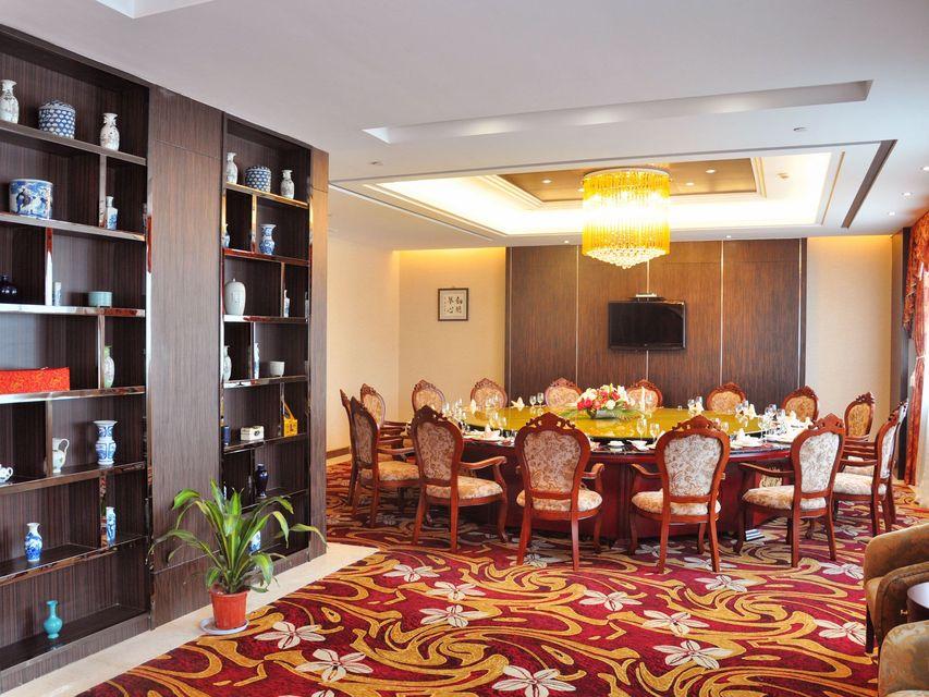 Golden Phoenix Hotel 14/15