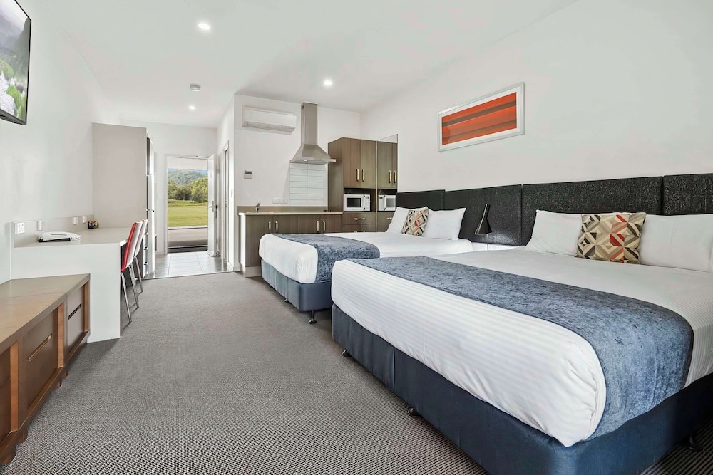Efficiency, 2 Queen Beds