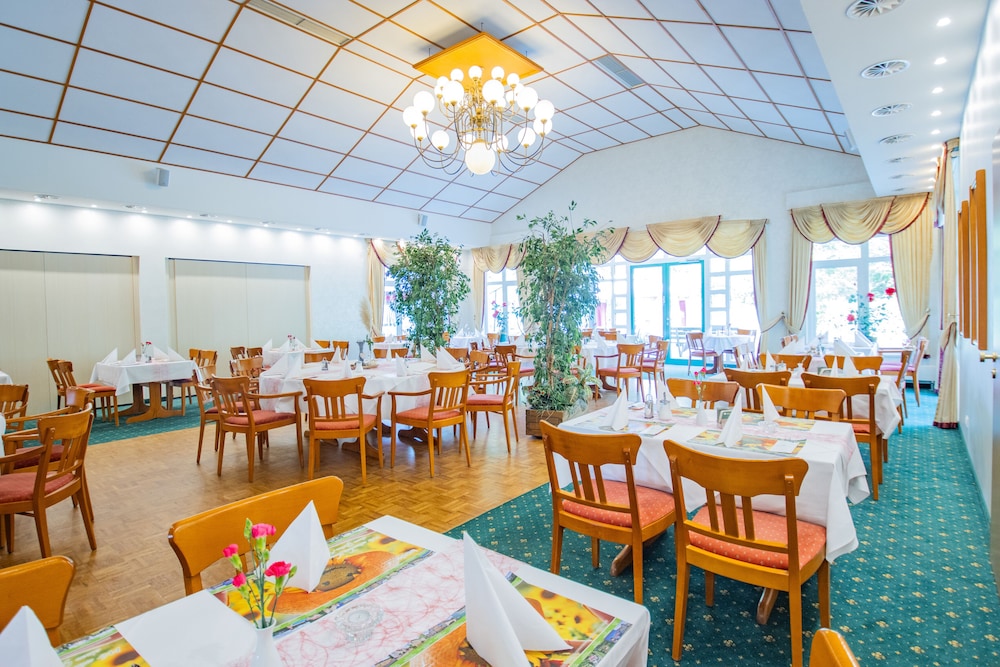 Waldhotel Roggosen 61/69