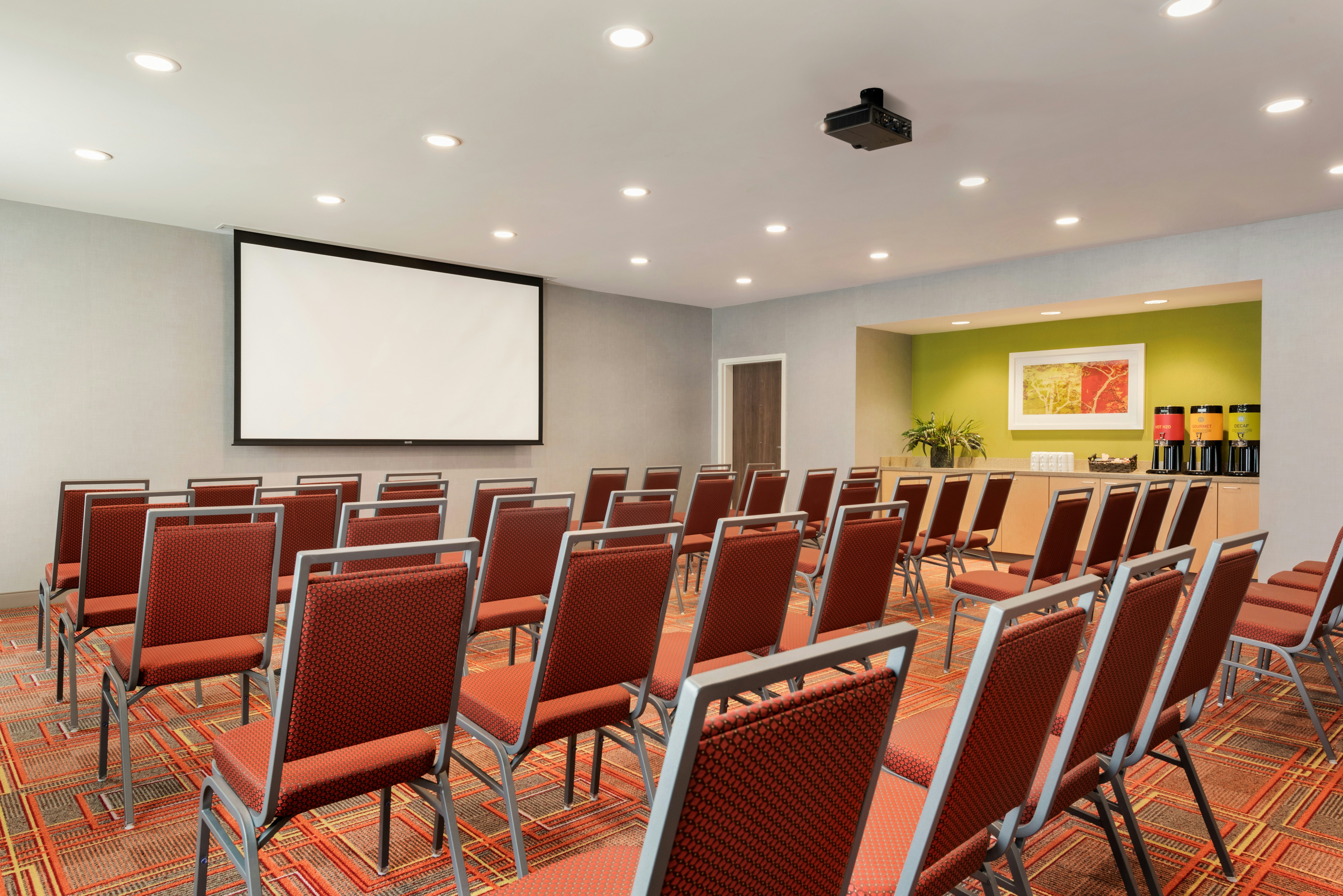Home2 Suites By Hilton Menomonee Falls Milwaukee 14/16