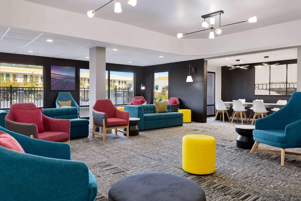 La Quinta Inn Suites By Wyndham Selma Smithfield I 95 33/45