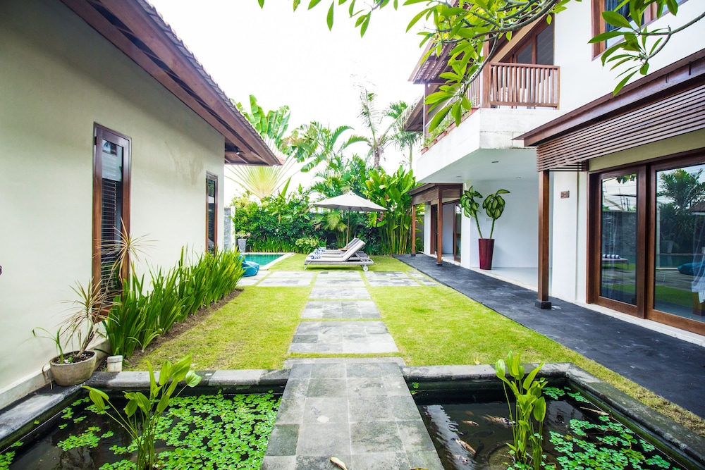 Amore Villas 30/43
