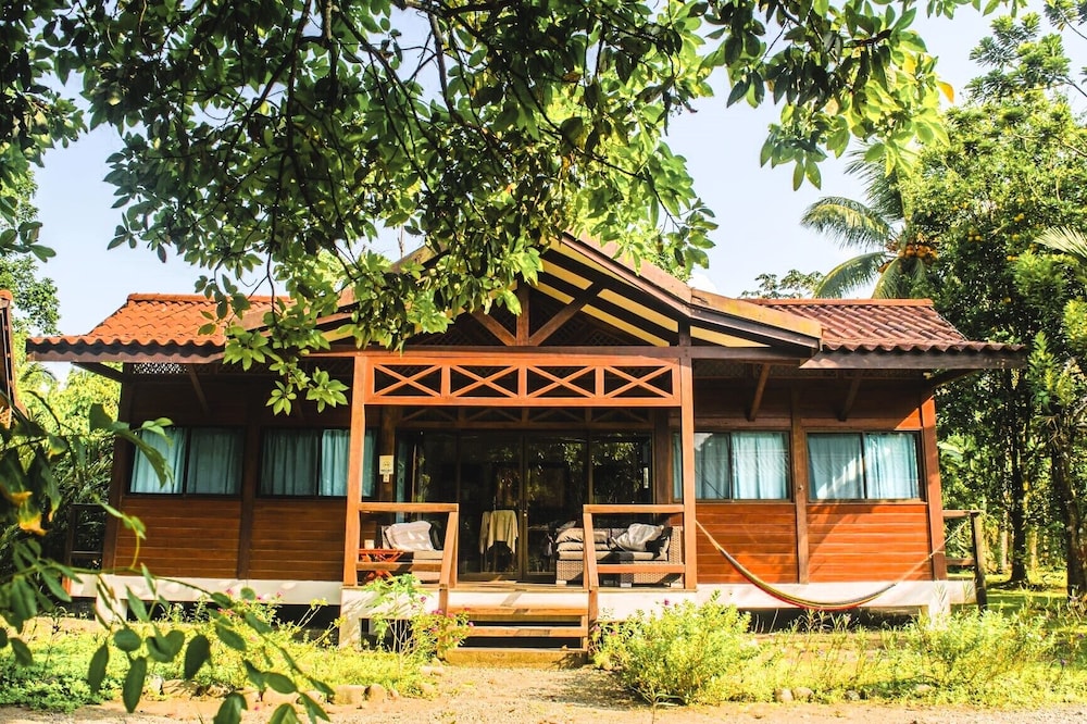 KENAKI LODGE 3/50