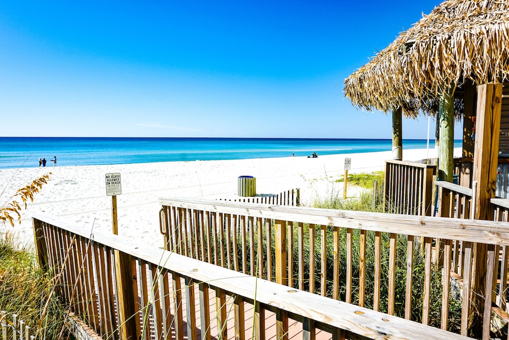 Landmark Holiday Beach Resort 33/34