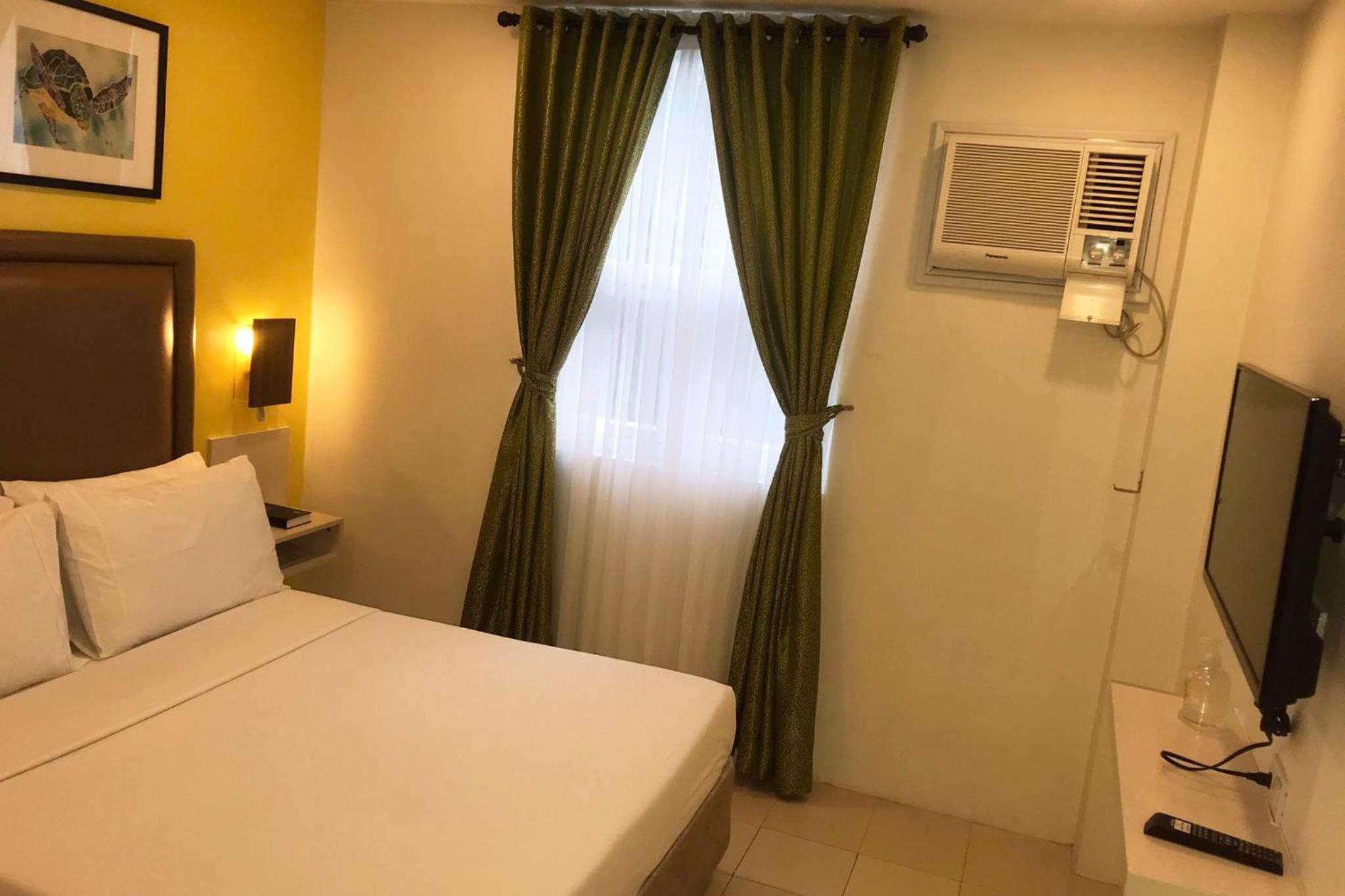 غرفة ديلوكس بسرير كينج وسرير كوين، Cebu Uncle Tom's Cabin Hotel 3/10