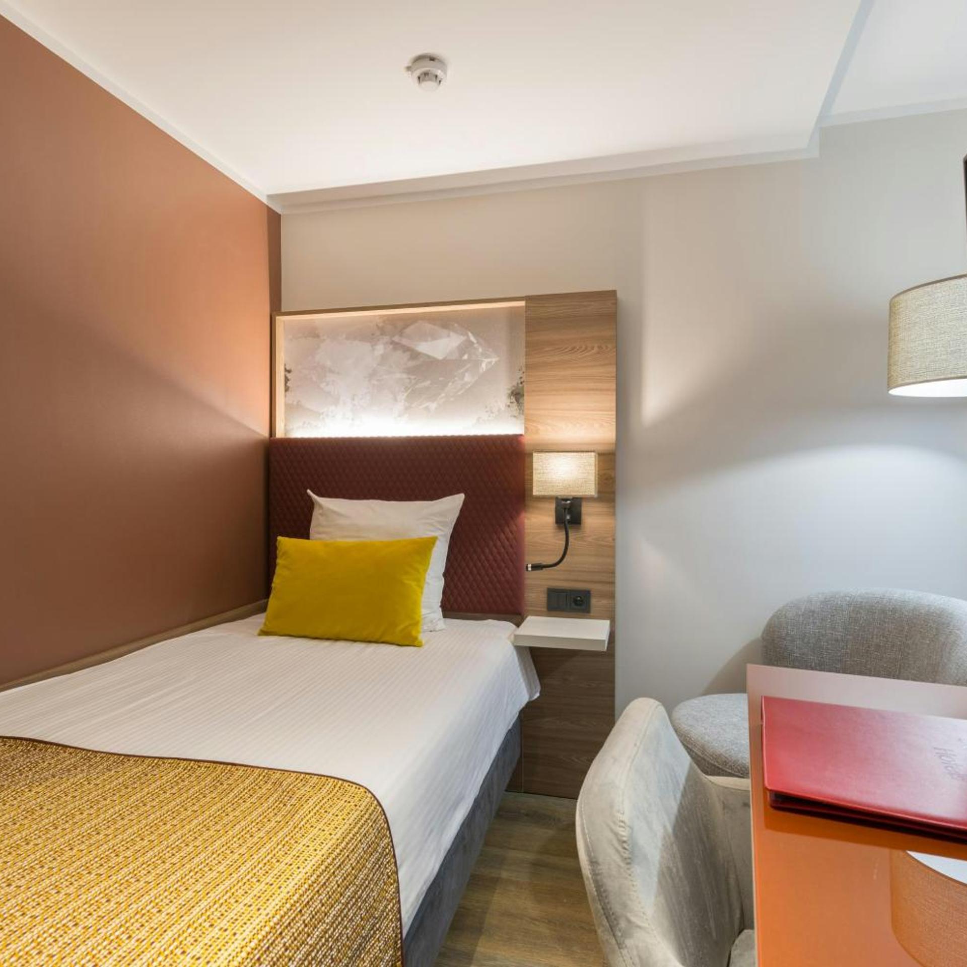 Room, Single Bed, Small