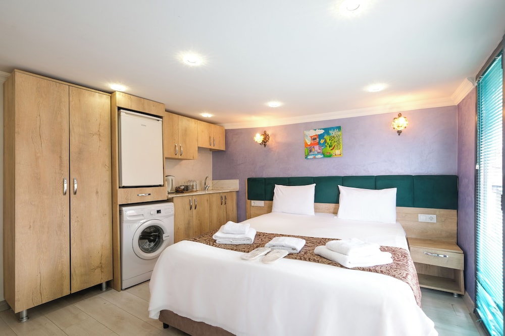 Loren Hotel Suites 10/50