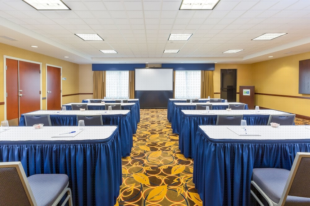 Holiday Inn Express Hotel Suites Helena 50/63