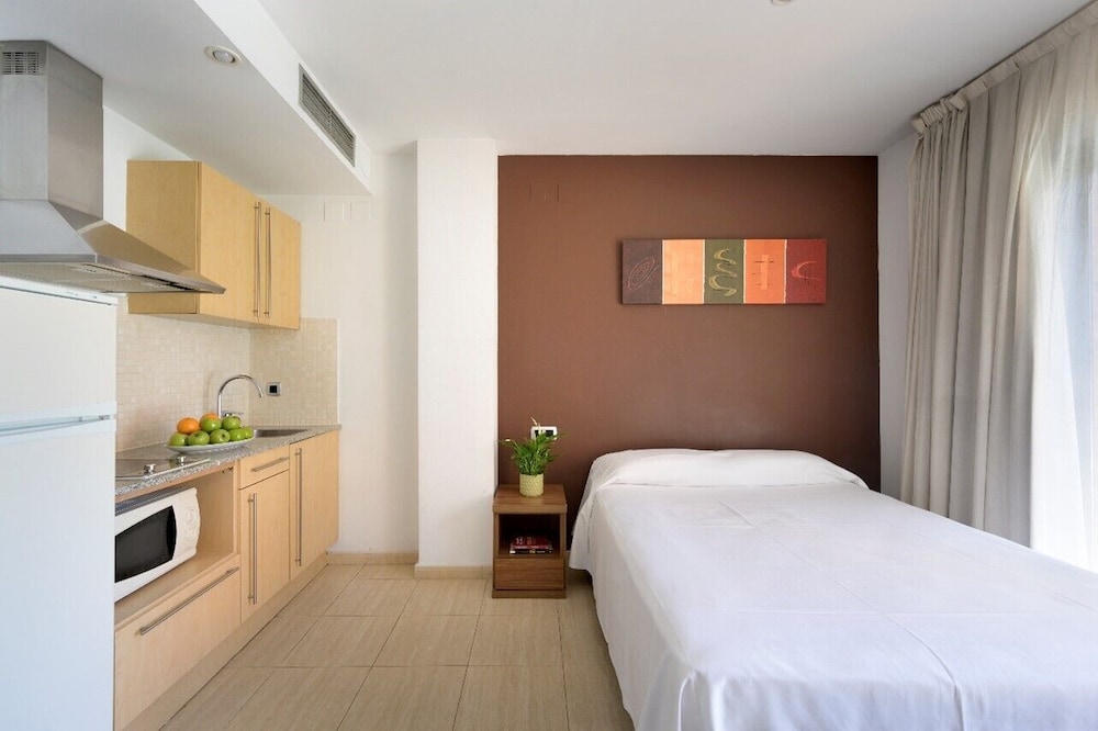 Studio, Double Bed