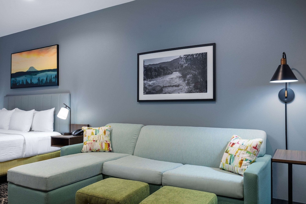 La Quinta Inn and Suites by Wyndham Centralia 27/50