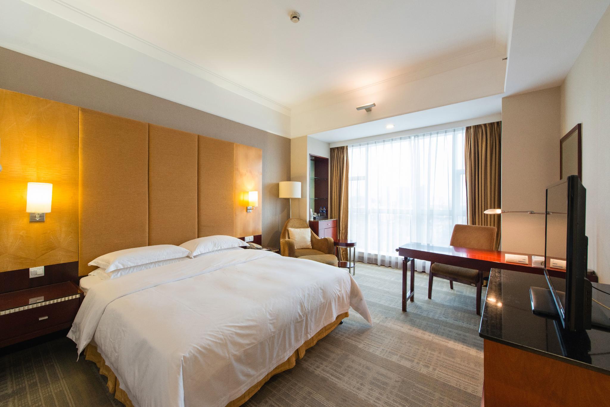 Superior, Queen Bed