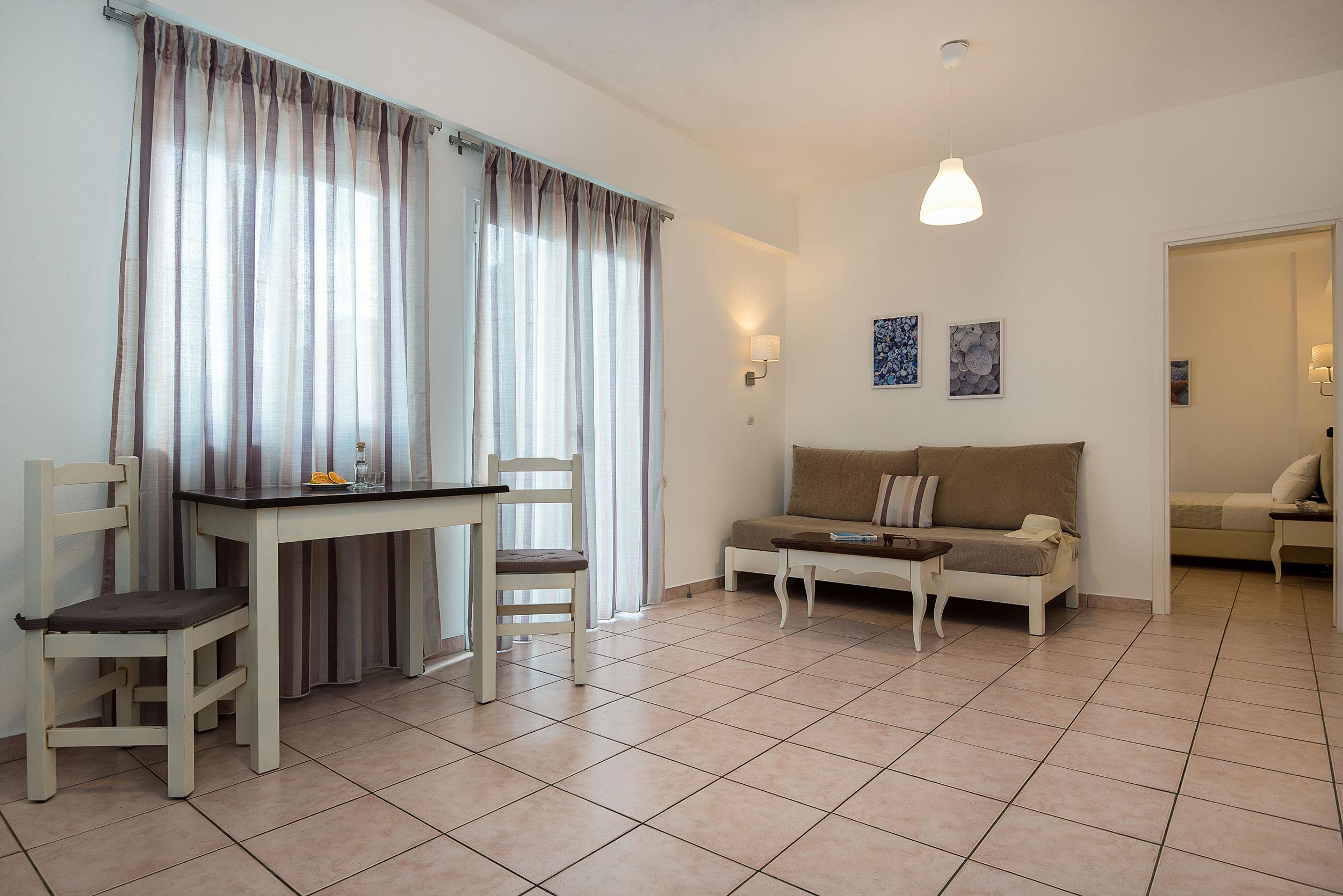 Diamond Apartments and Suites 33/43