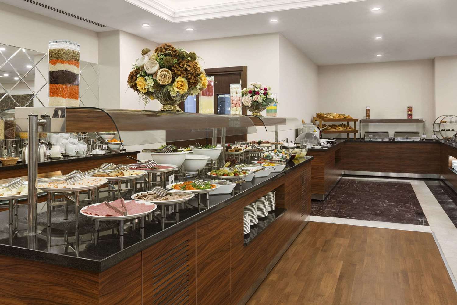 Ramada Hotel & Suites by Wyndham Istanbul Merter 14/24