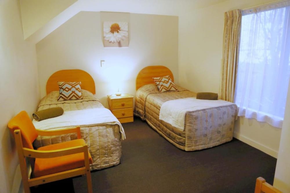Bush Inn Court Motel 30/39