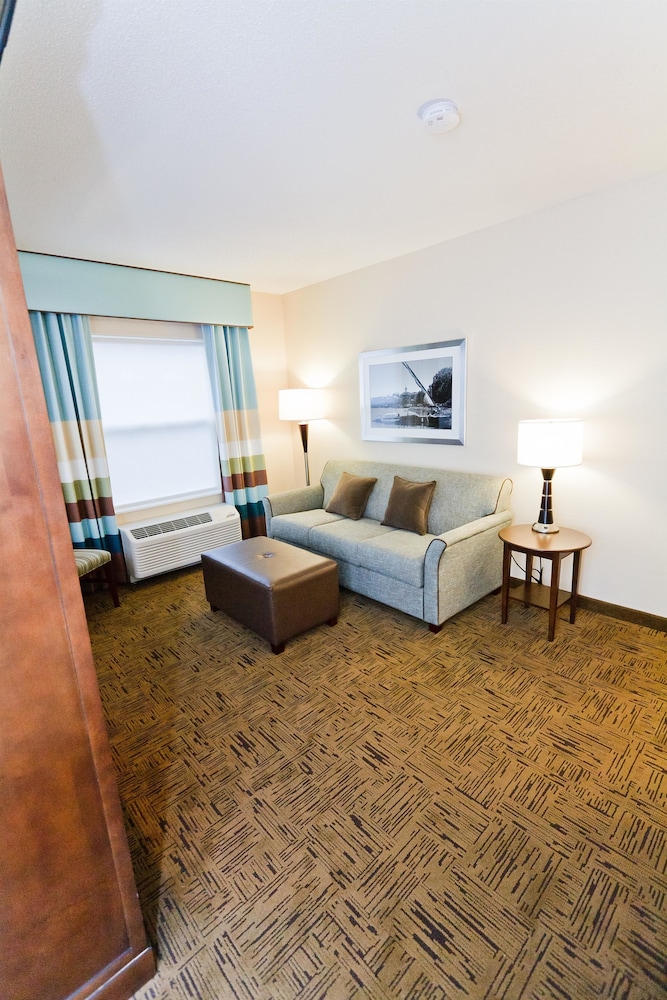 Hampton Inn Suites Exeter 36/52