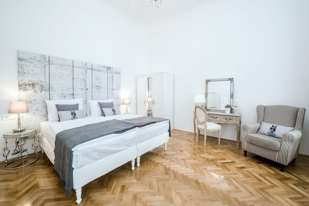 House Beletage 28/71