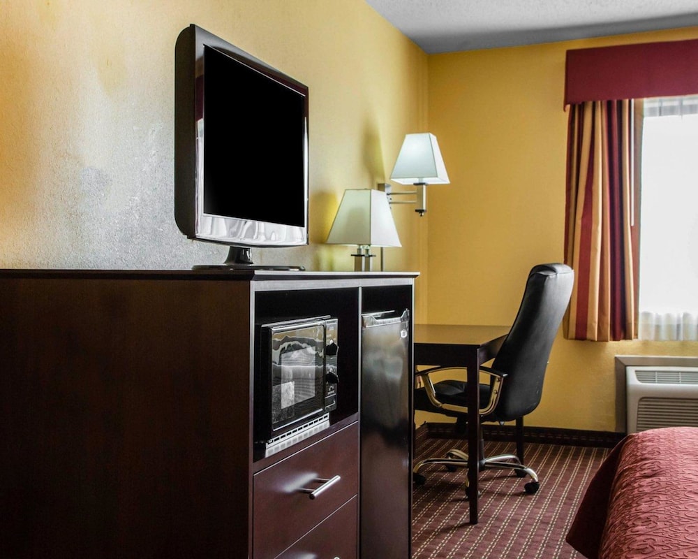 AmericInn by Wyndham Mosinee Central Wisconsin Airport 30/33