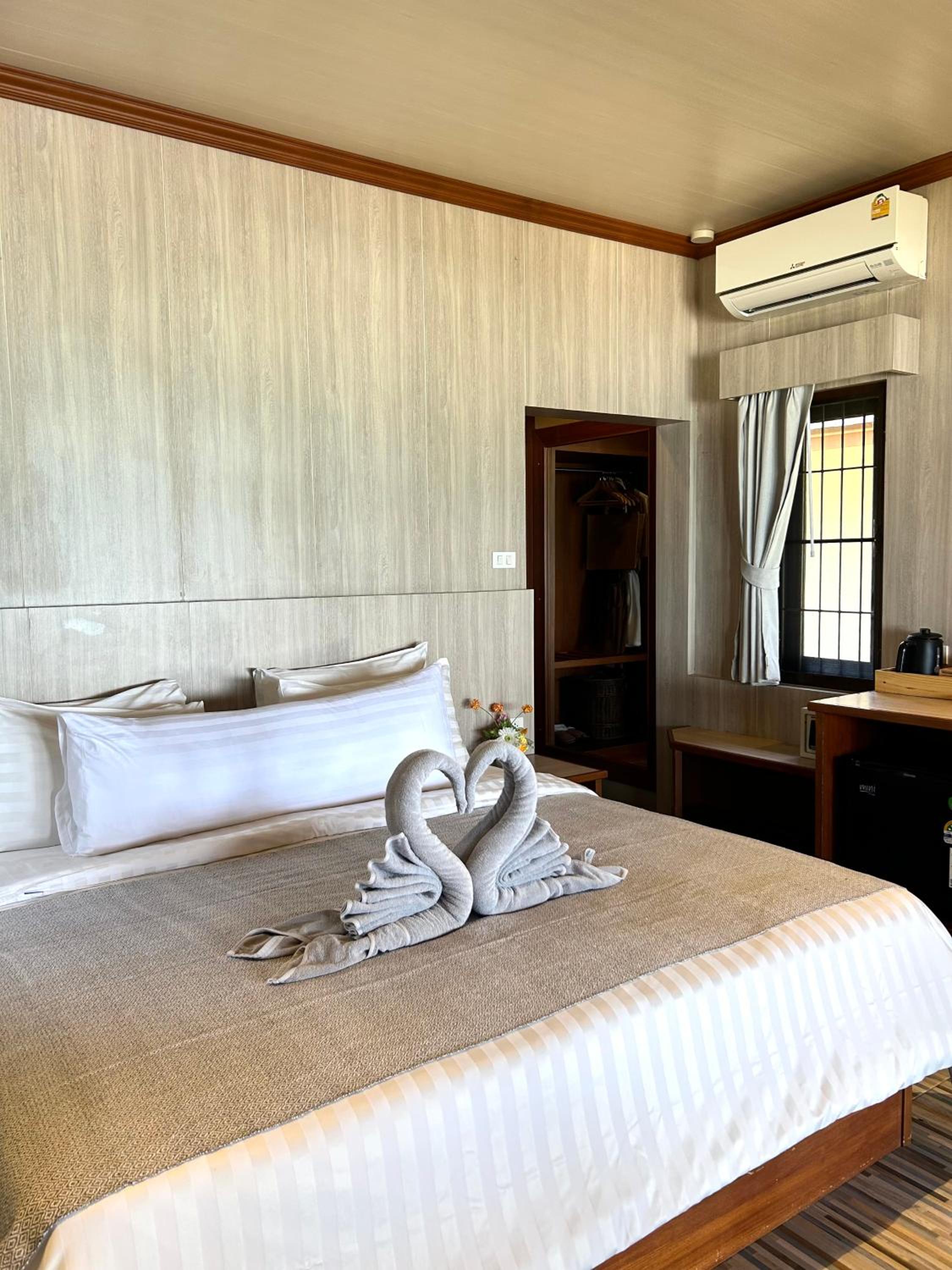 Room, Queen Bed, Beach Front
