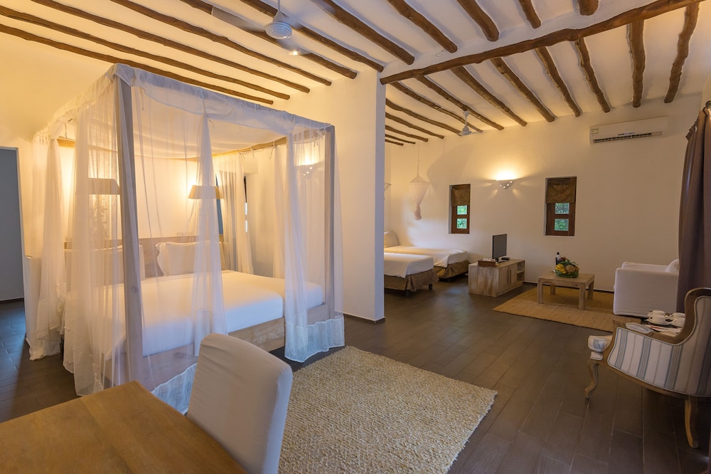 Kono Kono Beach Resort 43/73