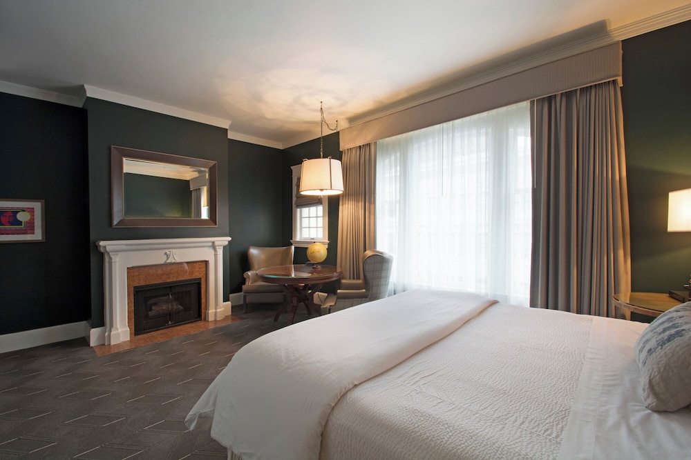 PREMIER, KING BED