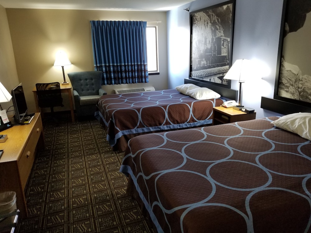 Super 8 by Wyndham Fort Collins 7/41