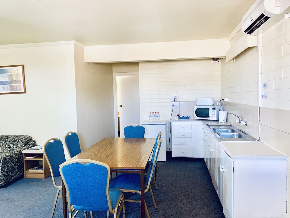 Opal Inn Hotel Motel 53/68