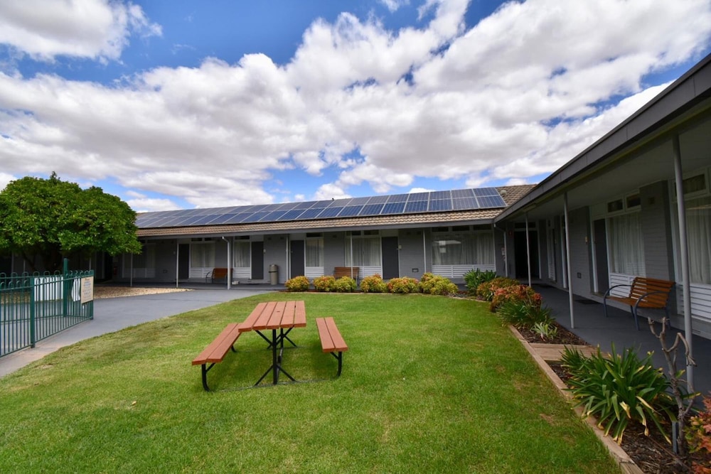 Townhouse Motel Cowra 35/56