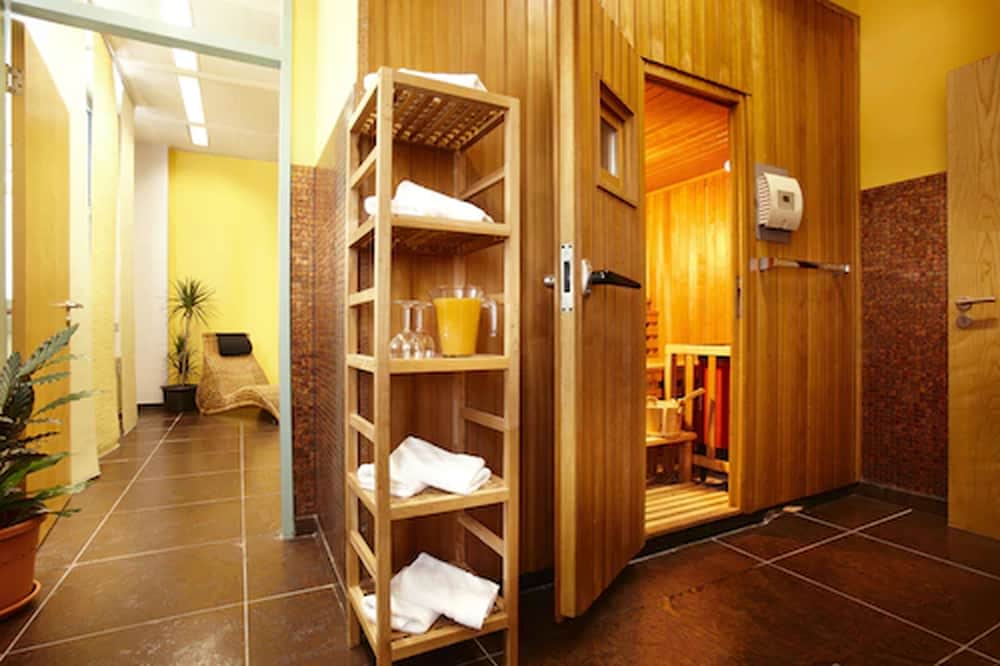 Hotel Kiel By Golden Tulip 13/30