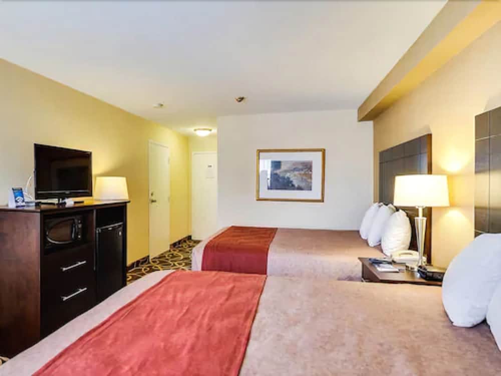 Travelodge By Wyndham Cambridge - Waterloo 8/15