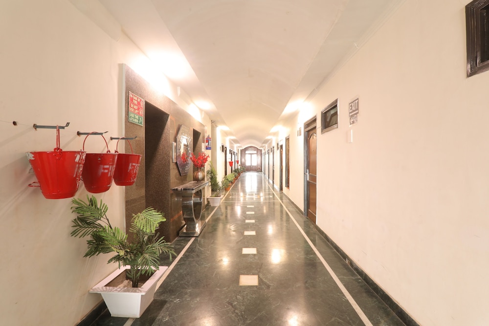 Mohan Hotel 6/33