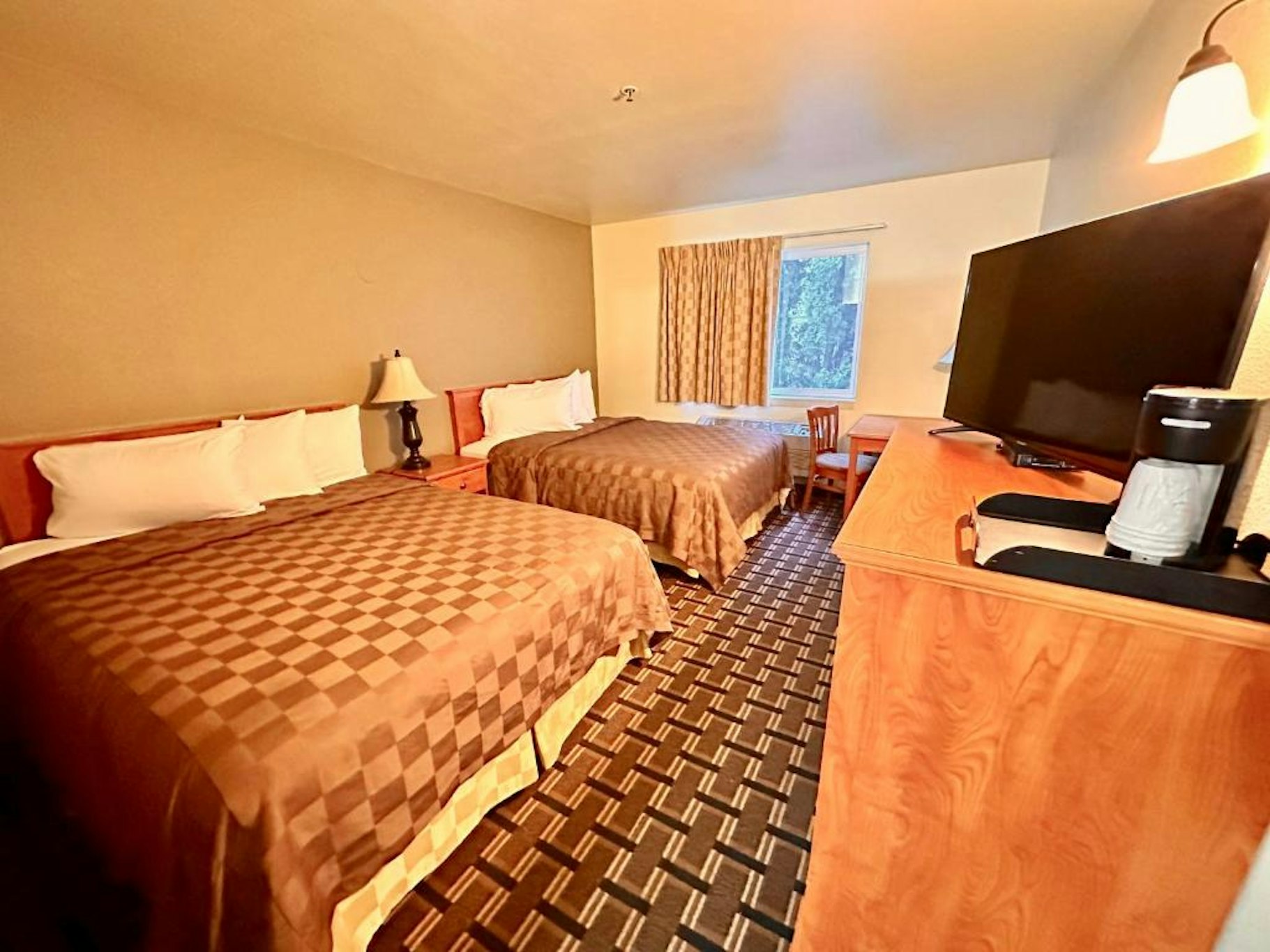 FAIRBRIDGE INN & SUITES KELLOGG 11/48