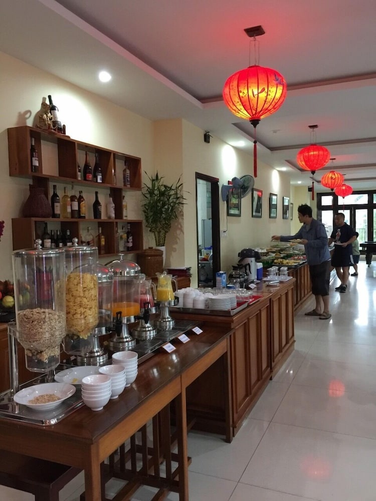 restaurant cafeteria