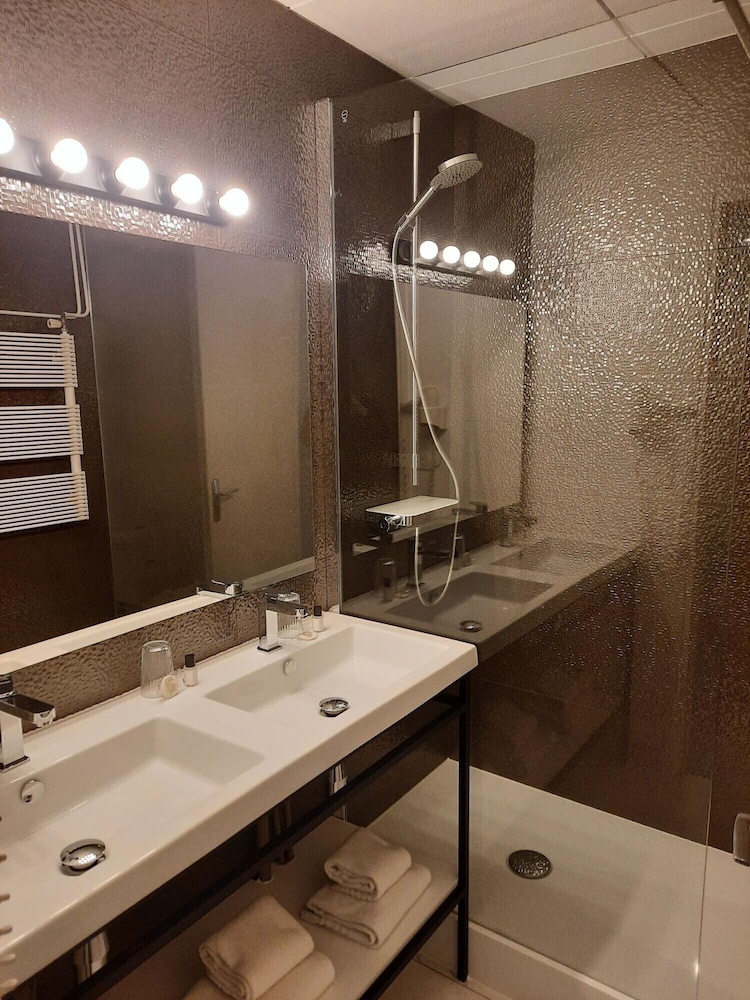 HOTEL DE FRANCE 50/55